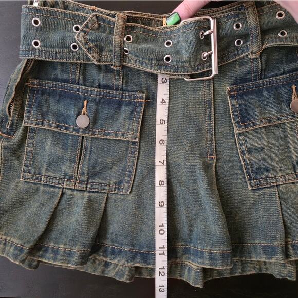 Pleated Denim Micro Mini Cargo Skirt With Grommet Belt Size M Heavyweight Flirty - Picture 7 of 9